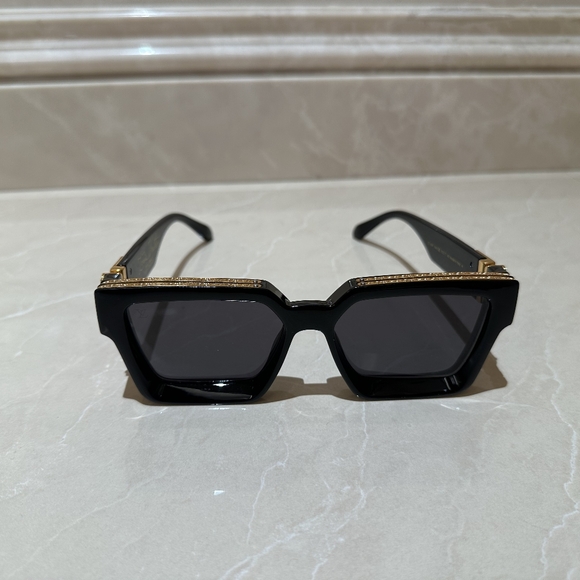 Louis Vuitton 1.1 Millionaires Drive Sunglasses - Picture 1 of 3